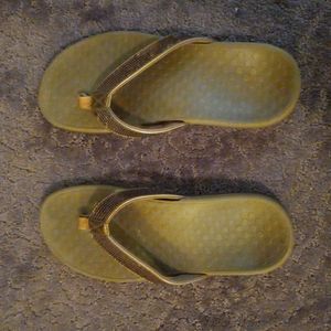 Vionic flip flops